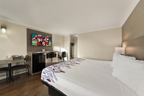 Red Roof Inn Los Angeles - Bellflower image 11