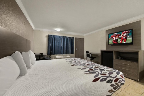 Red Roof Inn Los Angeles - Bellflower image 15