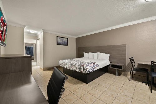 Red Roof Inn Los Angeles - Bellflower image 16