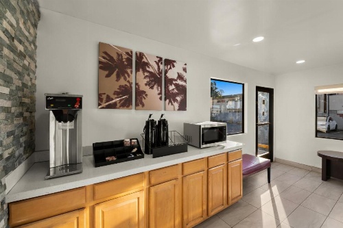 Red Roof Inn Los Angeles - Bellflower image 19