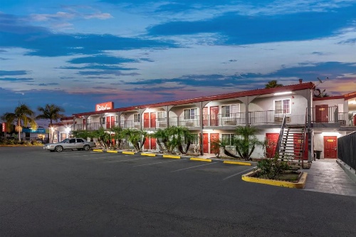 Red Roof Inn Los Angeles - Bellflower image 26