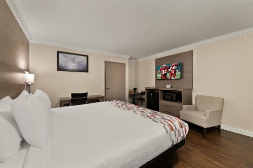 Red Roof Inn Los Angeles - Bellflower image 6